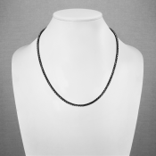 Řetízek z chirurgické oceli se čtvercovým vzorem a zapínáním na karabinku