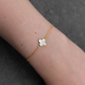 Náhrdelník ve zlaté barvě s přívěskem