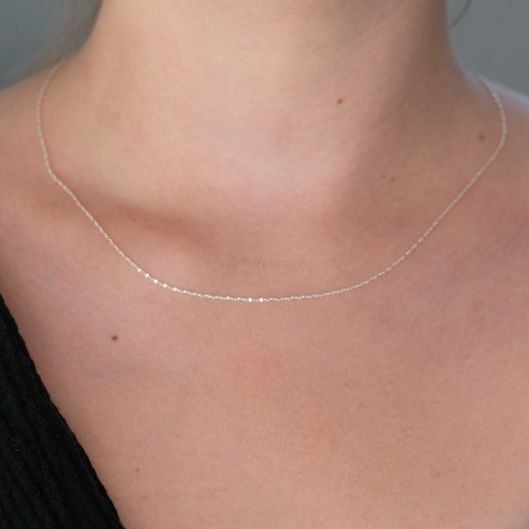 Silberne Kette, zartes Design