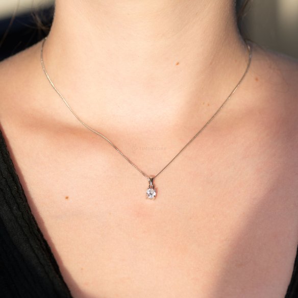 Collar de plata con colgante
