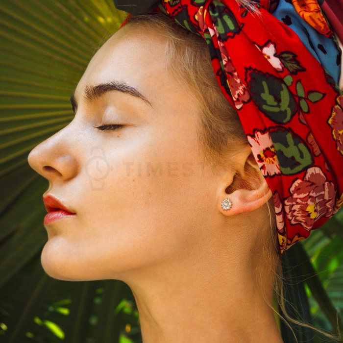 Srebrne karike naušnice u obliku cvijeta s prozirnim cirkonima