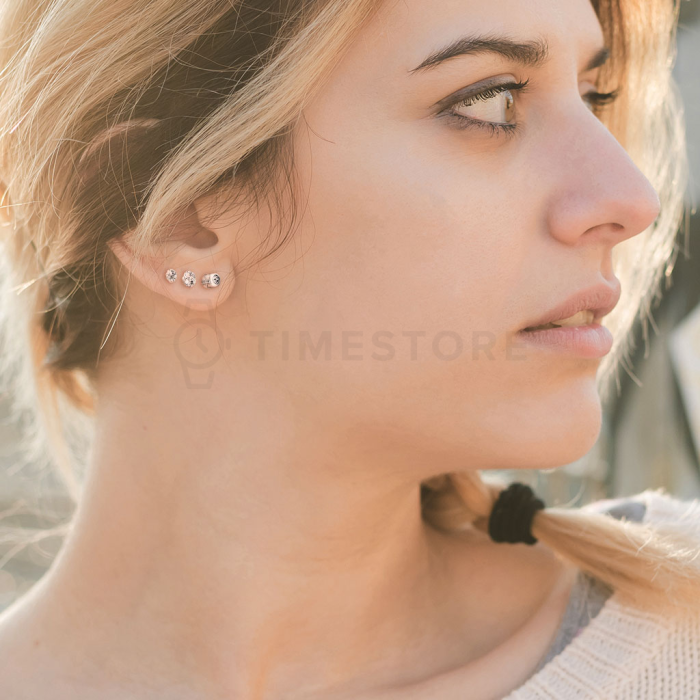 Puzetové náušnice z chirurgickej ocele s výrazným zirkónom