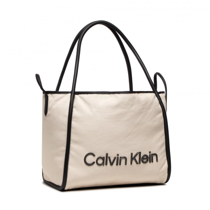 Calvin Klein Calvin Resort