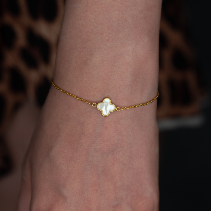 Náhrdelník ve zlaté barvě s přívěskem