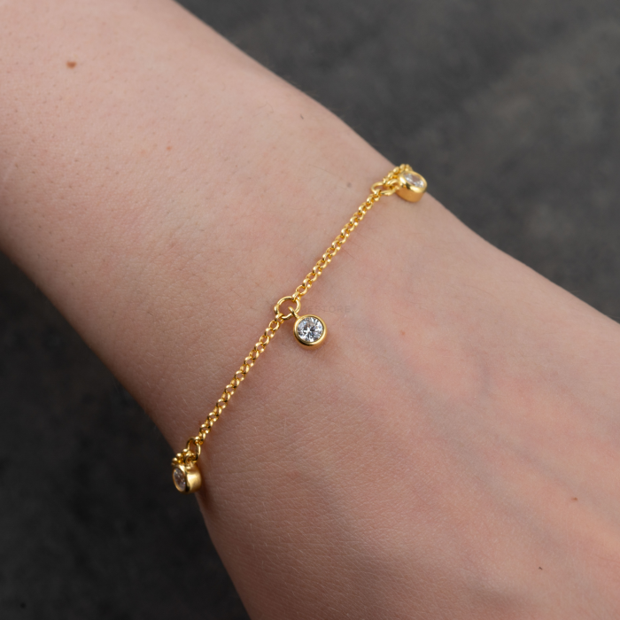 Srebrna narukvica zlatne boje