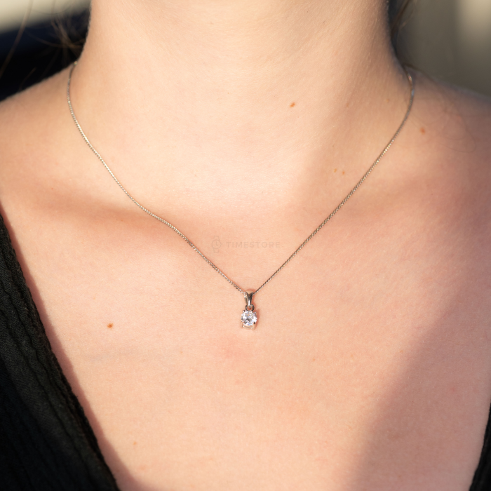 Stříbrný náhrdelník s přívěskem