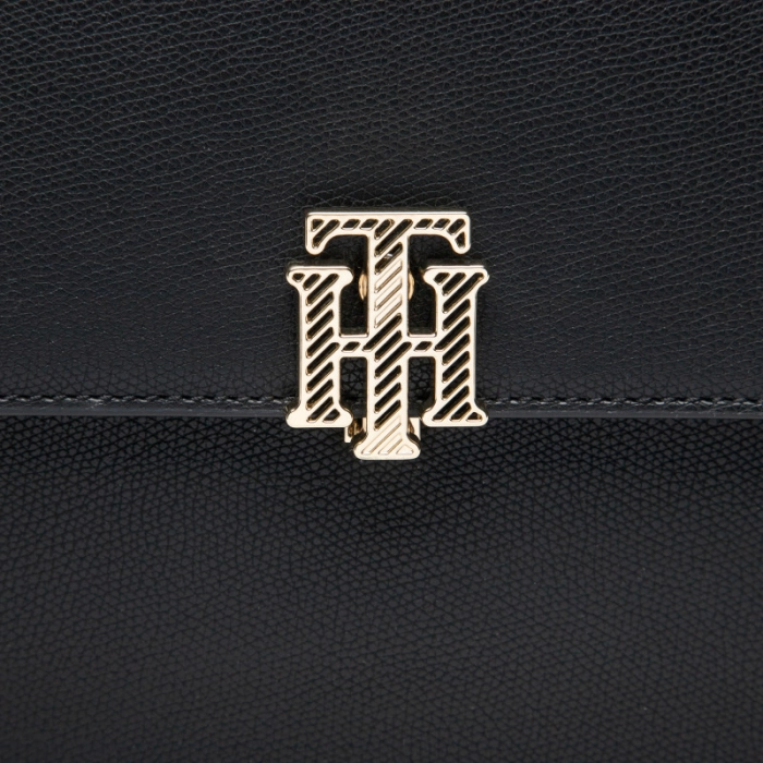 Tommy Hilfiger Outline